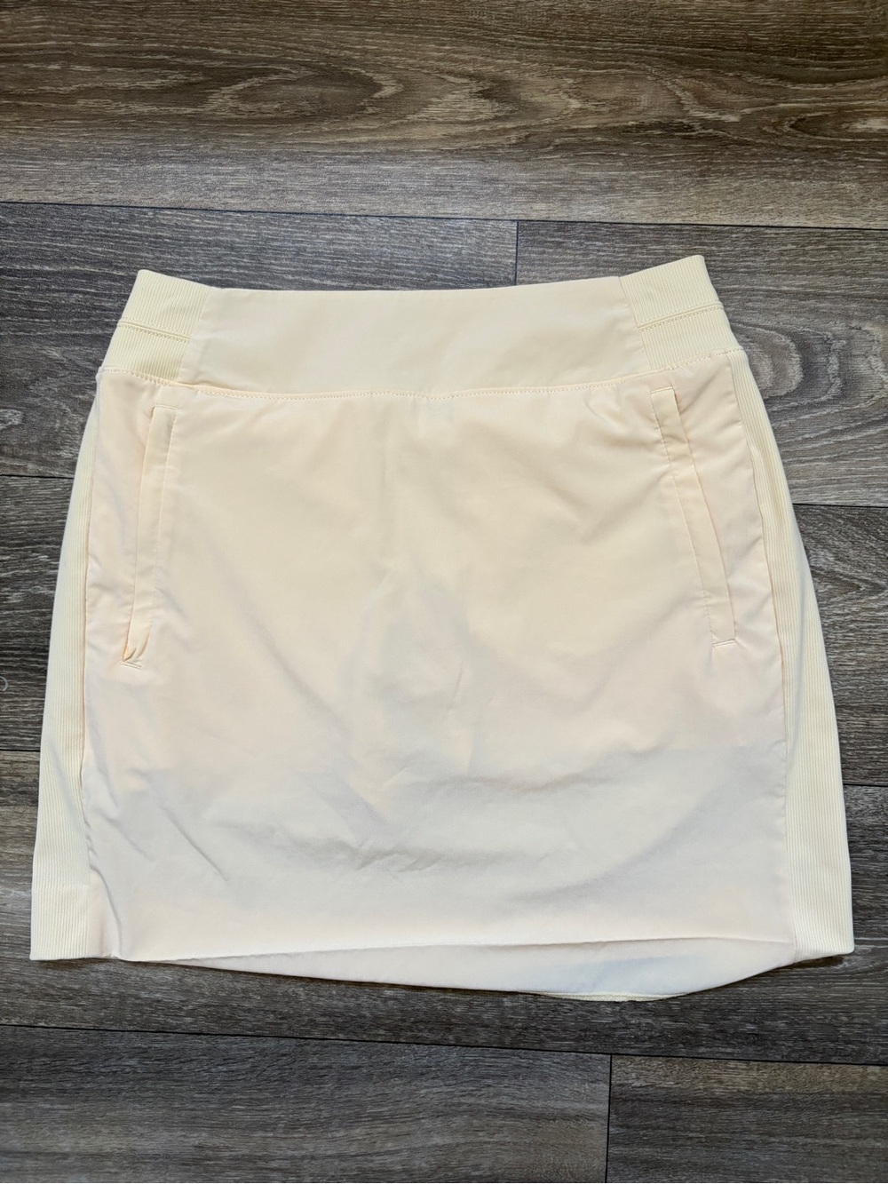 Athleta Butter Yellow Utility Mini Skirt Size 4 Stretch Ribbed Waist Pockets